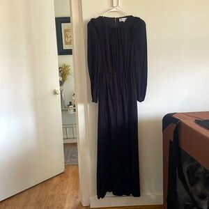 Black maxi dress, It’s an extra small but can fit small. Stretchy waste.